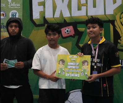 Awarding Runner Up Supporter SMA 